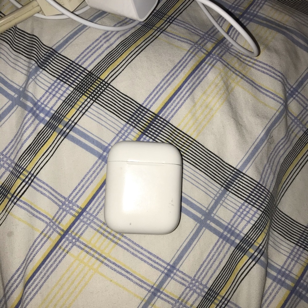 Selling this AirPod case. Read the dercription